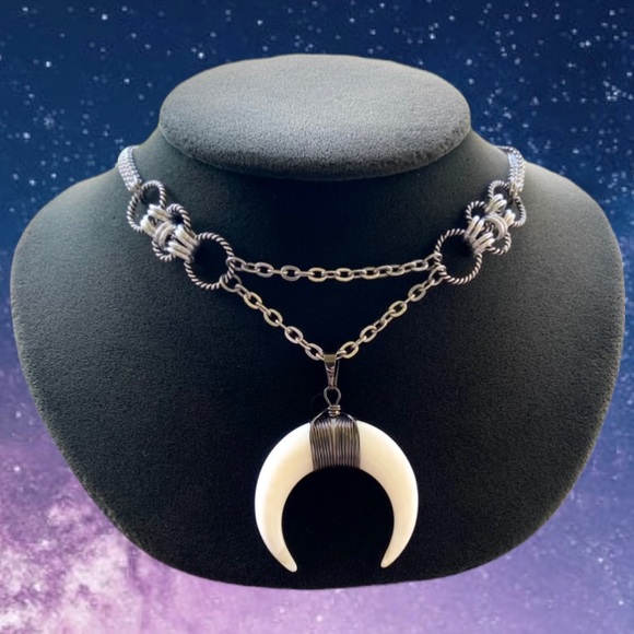 Mother of pearl up side down moon horns lunula maille handmade choker necklace - Picture 1 of 16